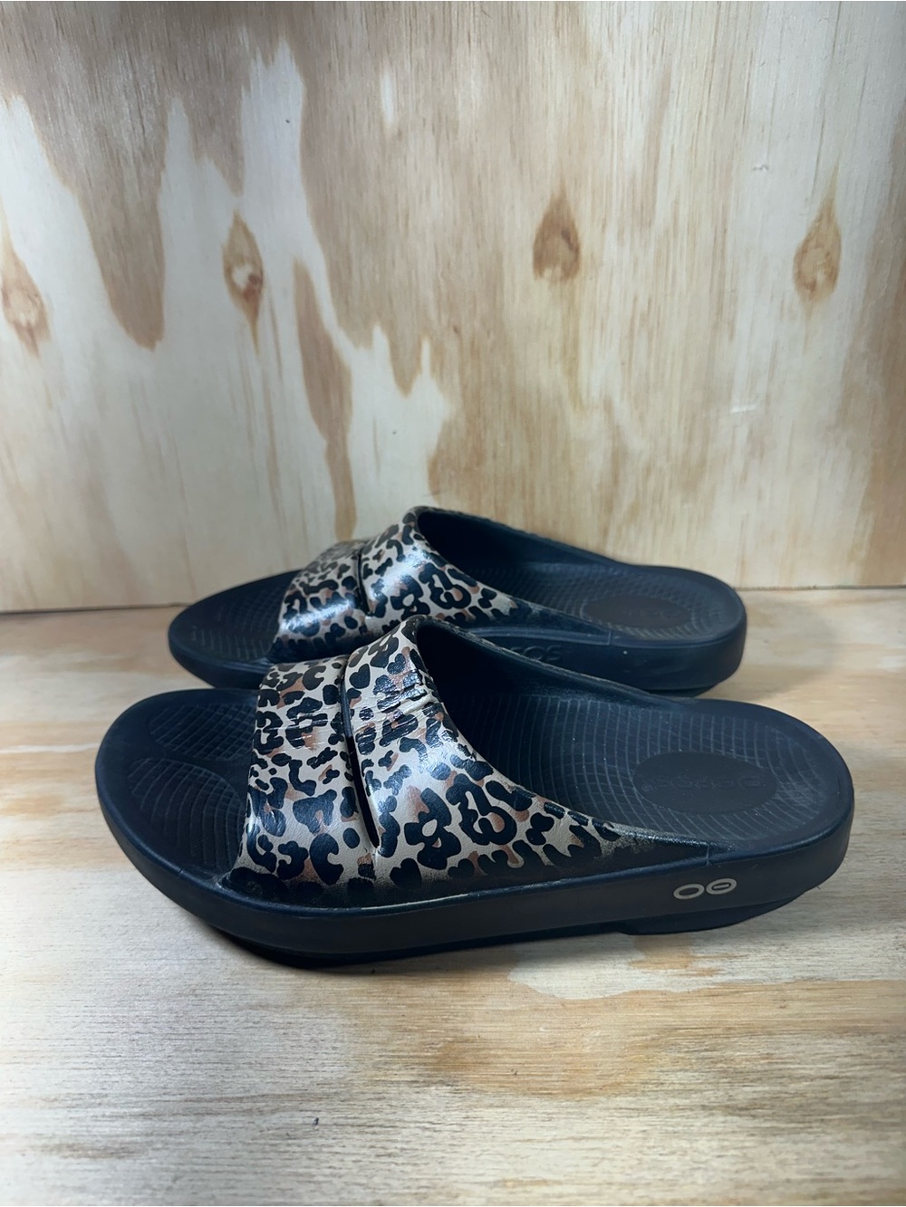 OOFOS Leopard Print Slide Sandals Women’s Size 7